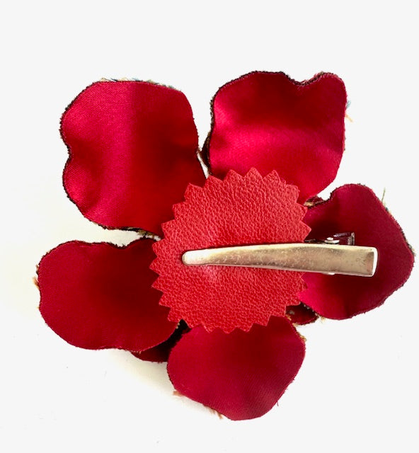 Jacquard Flower Brooch: Red with Green